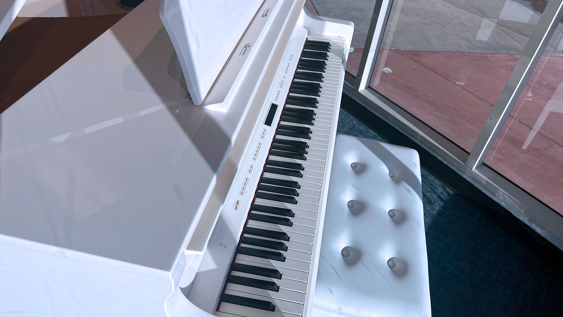 Used Roland GP-609 Pol White 2022